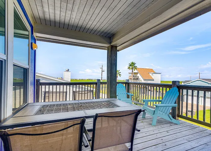 Galveston Beach Haven W/ Pool Access & Deck