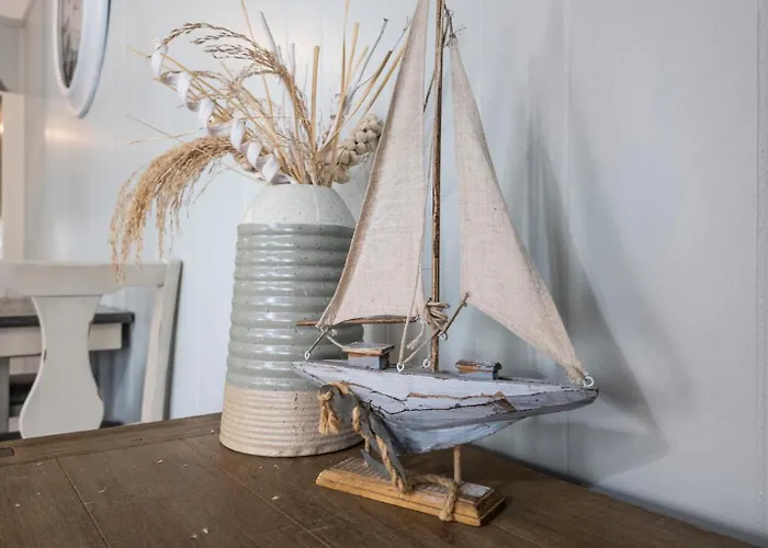 Port Side At M Historic Lost Bayou Retreat Walk To Beach Sleeps 6